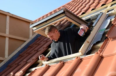 Pose de fenêtres de toit Velux à Doizieux
